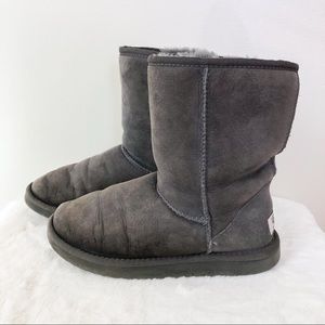 UGG Classic Short Boot - size 7